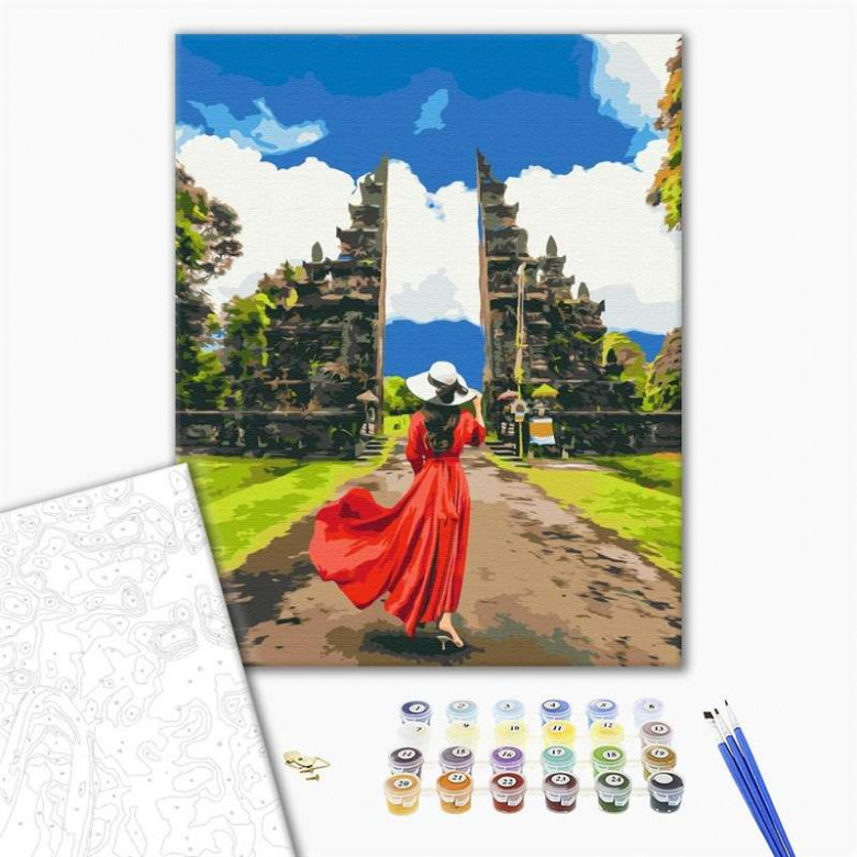 Мандрівниця біля храму Лемпуянг