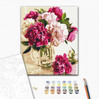 Ніжні піони в скляній вазі Ніжні піони в скляній вазі