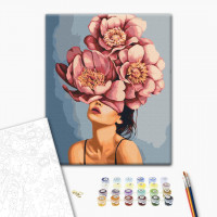 Дівчина в квітучій півонії © Mykhailyshyna Daria