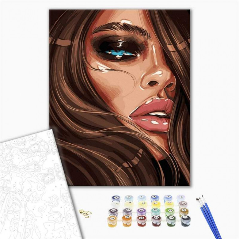 Дівчина зі Smoky eyes