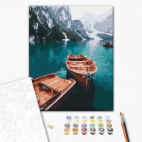 Човни на альпійському озері Човни на альпійському озері