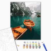 Човни на високогірному озері Човни на високогірному озері